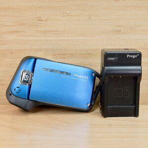 Sanyo Xacti VPC-E2 Blue Waterproof Digital Camcorder 8MP Tested
